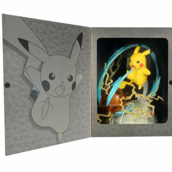 Pokemon Large 13 inch Deluxe Collector’s Statue | Pikachu Deluxe New - Picture 6 of 7